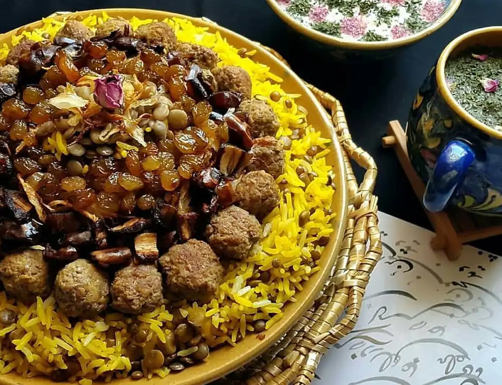 طرز تهیه عدس پلو با کشمش